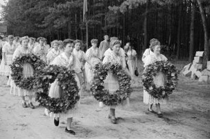 Hahnrupfen in Neuendorf : Swjedźenski ćah při łapanju kokota w Nowej Wsy : Neuendorf / Nowa Wjas