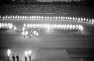 Großer Zapfenstreich im Wildparkstadion für den scheidenden Kommandierenden General der Luftwaffengruppe Süd Hannes Trautloft