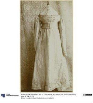 Damenkleid des 19. Jahrhunderts, Ausstellung 200 Jahre Kleiderkunst