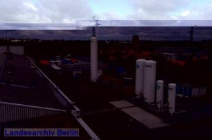 Der Regierende Bürgermeister von Berlin, Klaus Wowereit besucht den Bezirk Marzahn - Hellersdorf