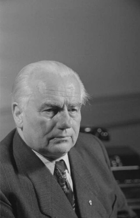 Reportage: Präsident Wilhelm Pieck im Schloss Niederschönhausen : Porträt von Wilhelm Pieck
