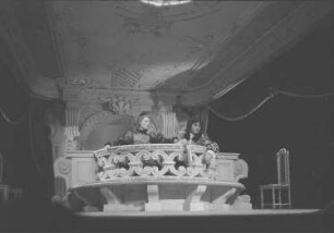 Szenenbilder aus der Komödie "Der Menschenfeind" von Molière am Schlossparktheater Berlin-Steglitz