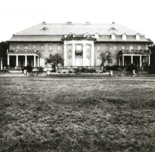 Bärenklau. Schloß (1928-1929)