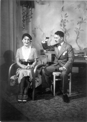 Nina. Komödie in drei Akten von Bruno Frank. Staatsschauspiel Dresden, Uraufführung 03.09.1931 : Alice Verden als Trude Mielitz und Erich Ponto als Regisseur Paul Hyrkan