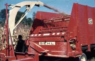 Fotografie: Erntetechnik, Silomais, Feldhäcksler gezogen, Maisgebiss