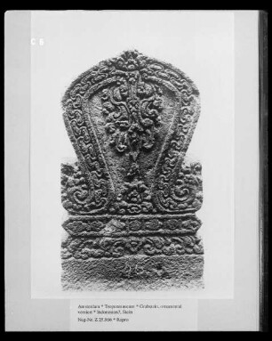 Grabstein, ornamental verziert