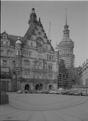 Dresden, Schloßplatz mit Georgentor und eingerüstetem Hausmannsturm