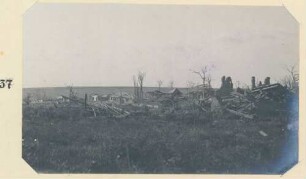 Foto einer zerstörten Häusergruppe in Ovillers(-la-Boisselle)