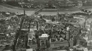 Dresden-Altstadt: Stadtkern von Süden. Luftbild-Schrägaufnahme