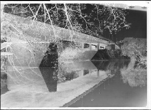 Staustufe Schweinfurt. Straßenbrücke. Ansicht der Brücke von oberstrom, Saumain. Schweinfurter Pegel = 77 cm.