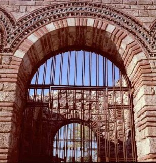 Toranlage und Mauerwerk