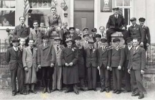 Gruppenaufnahme von Rekruten aus dem Dorf Marbach (Kreis Hainichen)