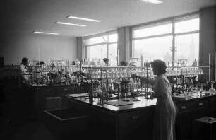 Freiburg: Pharmazeutisches Institut, Labor