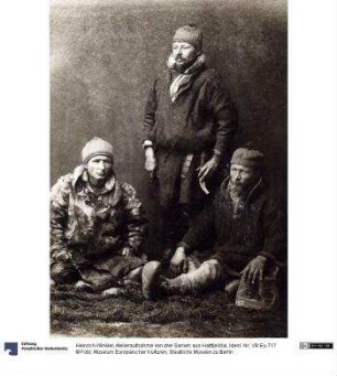 Atelieraufnahme von drei Samen aus Hattfjelldal