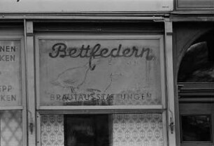 Fassade eines Brautausstattungsgeschäftes