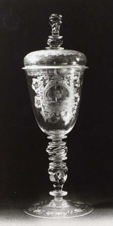 Deckelpokal mit Medallions und Devisen