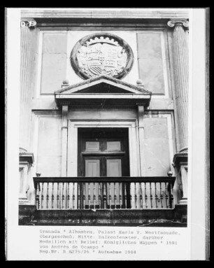 Relief Obergeschoss, Königliches Wappen