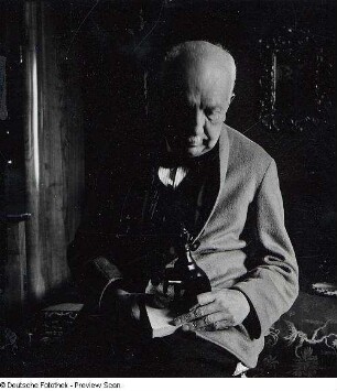 Portraitserie Richard Strauss : Richard Strauss in seinem Wohnhaus in Garmisch-Partenkirchen, 1931