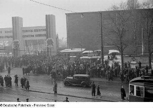Eingang zum Ausstellungsgelände der Technischen Messe