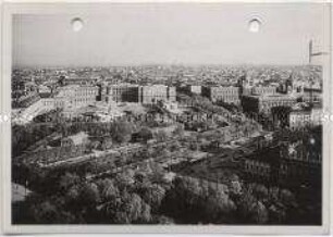 Wien, Blick vom Rathausturm auf den Volksgarten und die Neue Hofburg
