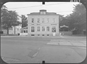 Dresden-Strehlen, Lockwitzer Straße 2. Wohnhaus mit Café / Bistro und Laden (2. H. 19. Jh.). Straßenfront