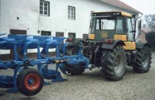 Fotografie: Bodenbearbeitungsgerät, Pflug, Volldrehpflug, Systemtraktor