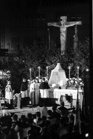 Freiburg: Altar im Freien