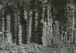 Eckartsberg, Basaltbruch, Schrumpfung, Säulen quergegliedert