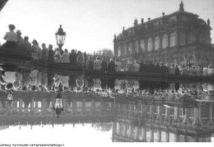Dresden, Zwinger. Veranstaltung der Volkssolidarität im Zwingerhof, um 1957