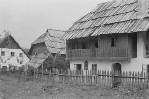 Siedlung : Häuser einer Siedlung im Gebirge.