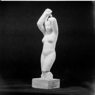 Weiblicher Torso : Weiblicher Torso. Terrakotta (vor 1960; W. Arnold)