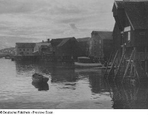 Häuser mit Bootsanlegestellen