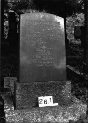 Grabstein 261 (Index: 99897712) Maße HxBxT: 107x56x20 cm: Grabstein 261