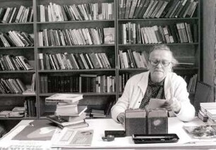 Bibliothekarin : Bibliothekarin bei der Arbeit