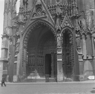 Saint-Etienne — Portal Vorhalle