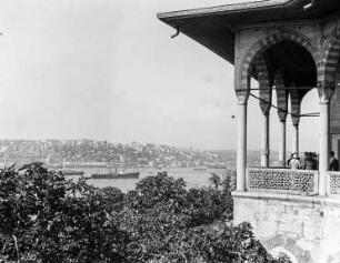 Blick vom Topkapi-Palast auf den Bosporus