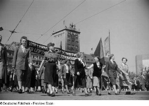 Demonstrationszug - VEB Leipziger Bekleidungswerk