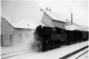 Dampflok 16, Zug 305, Bahnhof Burladingen, Rangieren und Zugkreuzung Abwarten