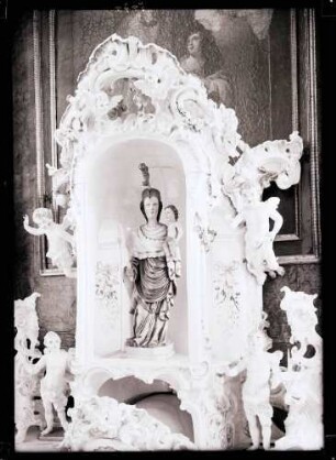 Kapelle; Porzelannaltar, Tabernakel