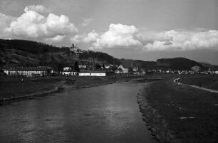 Lörrach: Blick von der Wiesebrücke auf Burg Rötteln