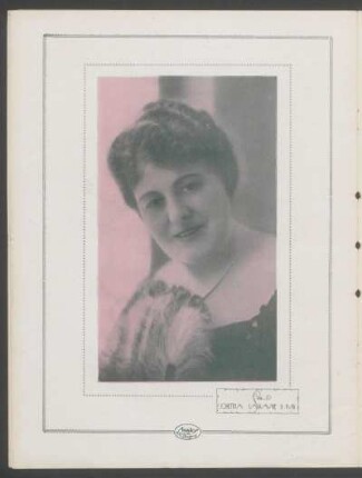 [Fotografía de] Sra. Josefina Larravide de Puig
