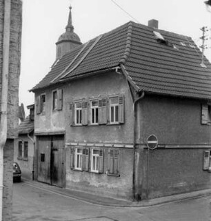 Hofheim am Taunus, Pfarrgartenstraße 11