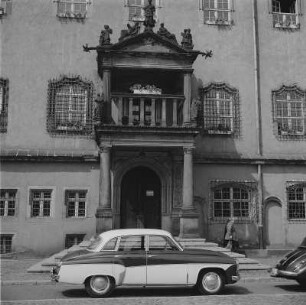 Wittenberg. Rathaus mit Eingangsportal mit Altan am Marktplatz