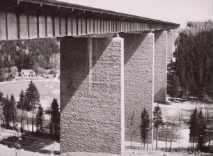 Freiberger Mulde, Autobahnbrücke : Autobahnbrücke über das Tal der Freiberger Mulde bei Siebenlehn. Ansicht von Westsüdwesten