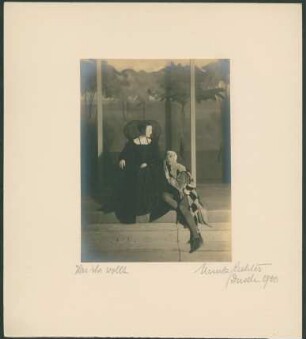 Antonia Dietrich als Olivia und Luis Rainer als Narr in "Was ihr wollt" von William Shakespeare. Staatsschauspiel Dresden, Neueinstudierung 03.04.1930