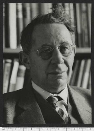 Porträtaufnahme Tadeus Reichstein