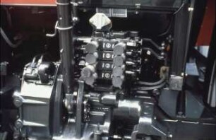 Fotografie: Traktor, Antriebs- und Anbausystem, Hydraulik