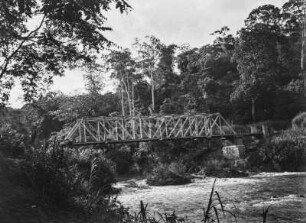 Brücke : Brücke über den Ngerengere-Fluss