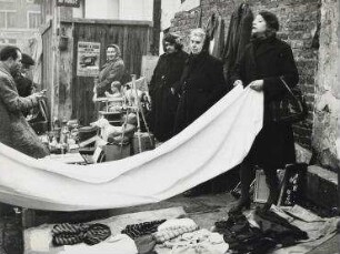 Verkäuferinnen. Marché aux puces
