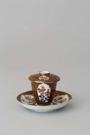 Deckelbecher mit Unterschale